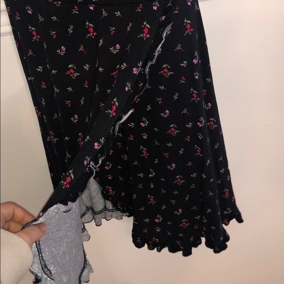 Black Floral V-Neck summer Dress - Picture 4 of 5